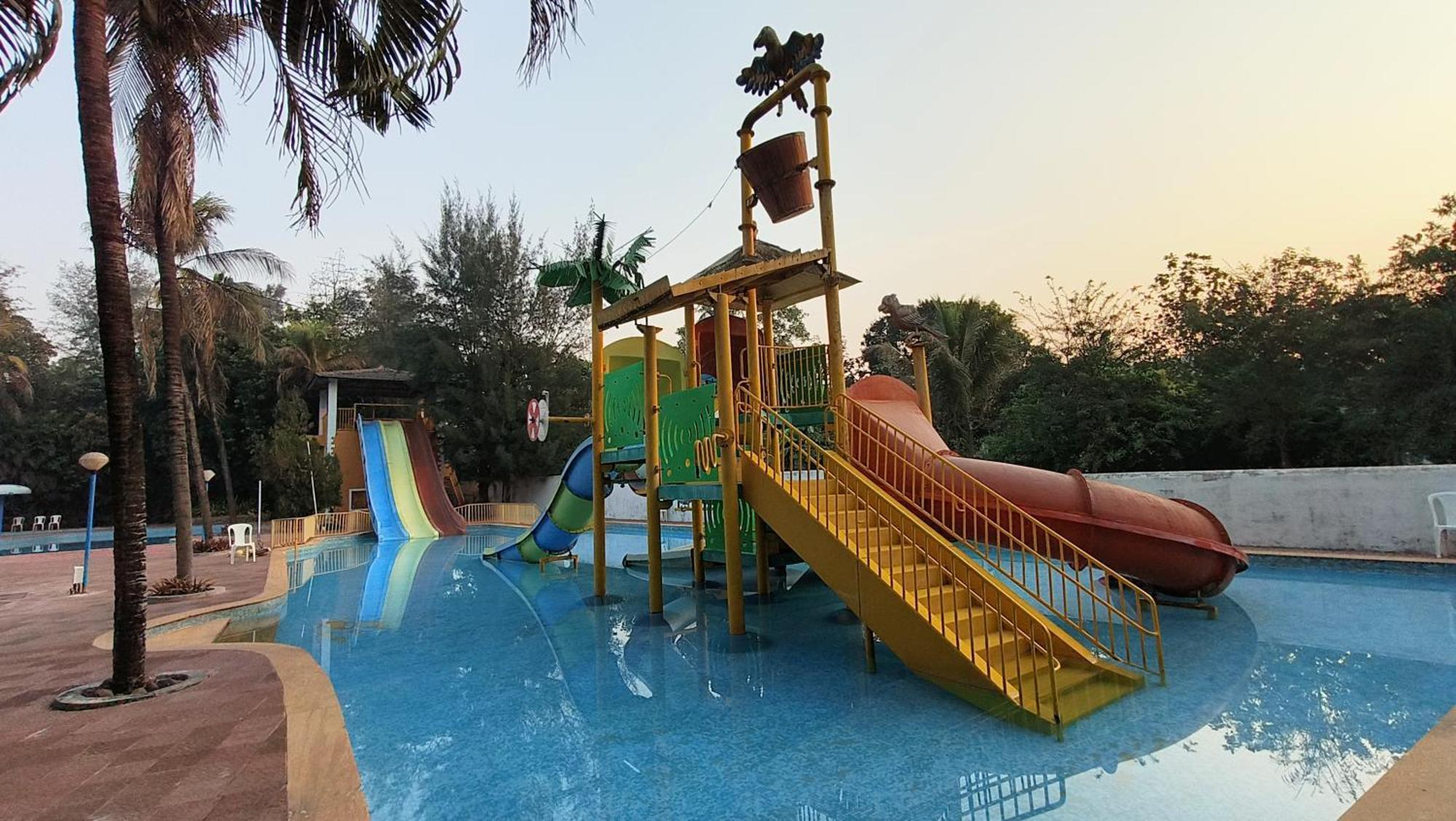 Pinewood Resort Karjat Exterior foto